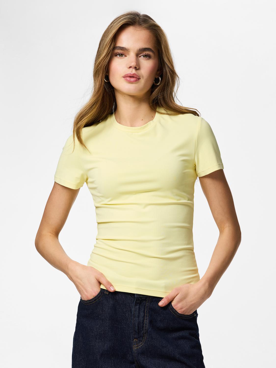 model_shot-front